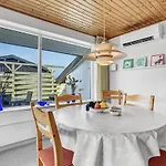 3 Bedroom Cozy In Casa de Férias