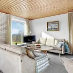 Дом отдыха 3 Bedroom Cozy In *