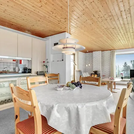 Vakantiehuis 3 Bedroom Cozy In