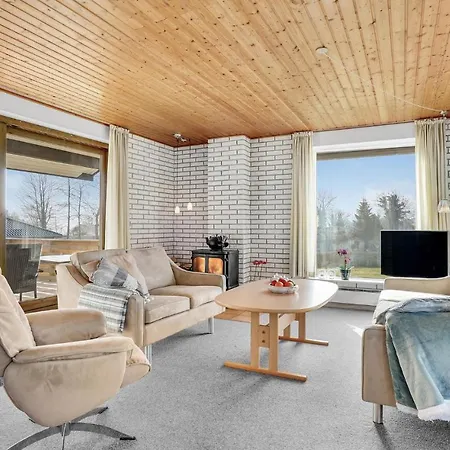 3 Bedroom Cozy In Prázdninový dům