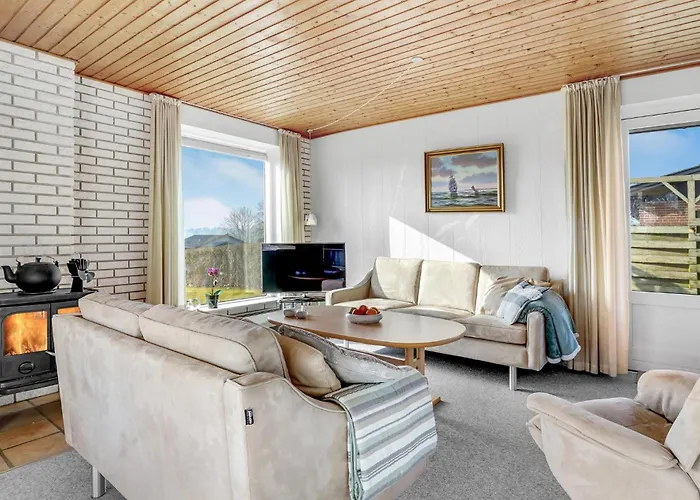 Vakantiehuis 3 Bedroom Cozy In *